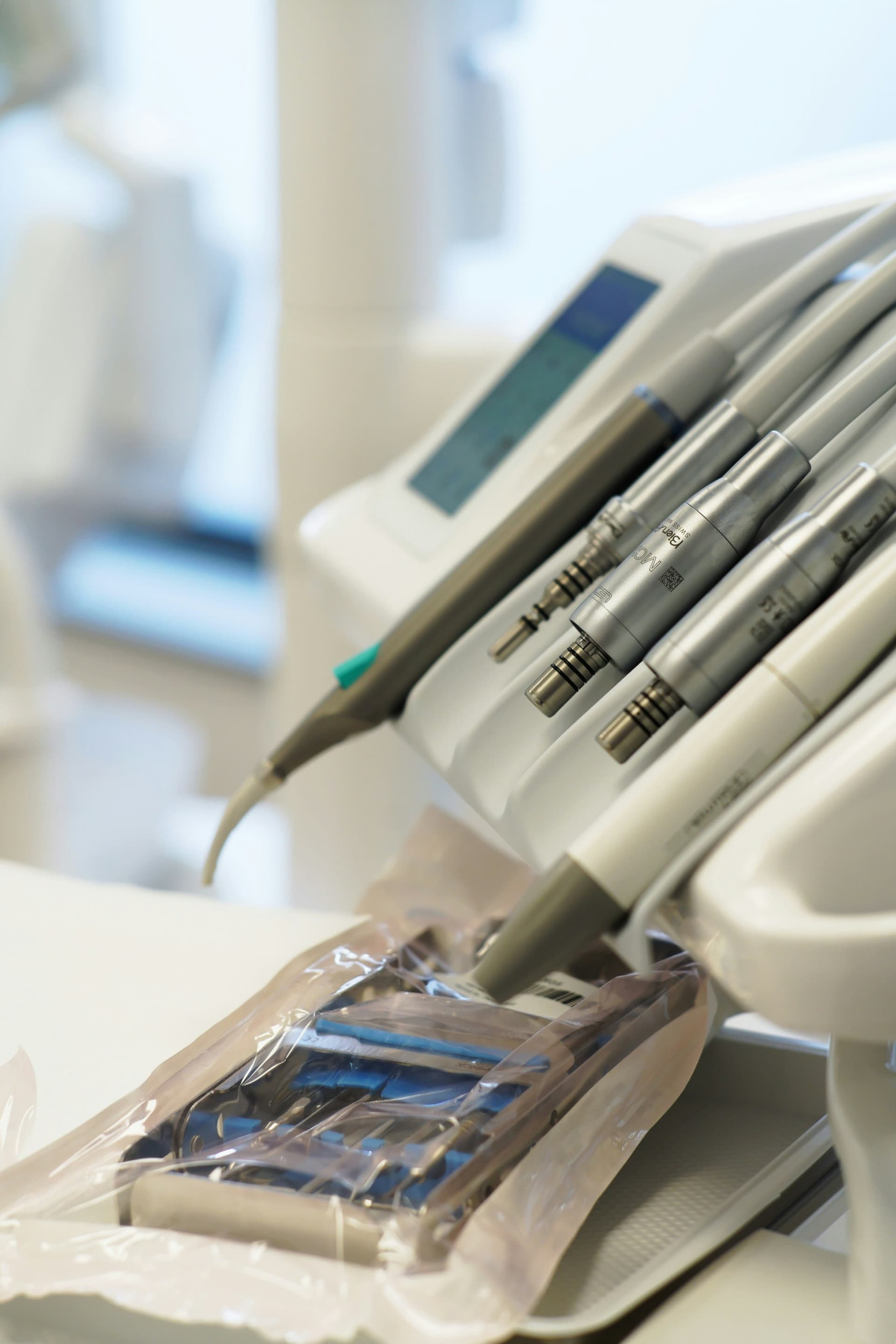 Dental Assistant vs. Dental Hygienist: 5 Key Differences
